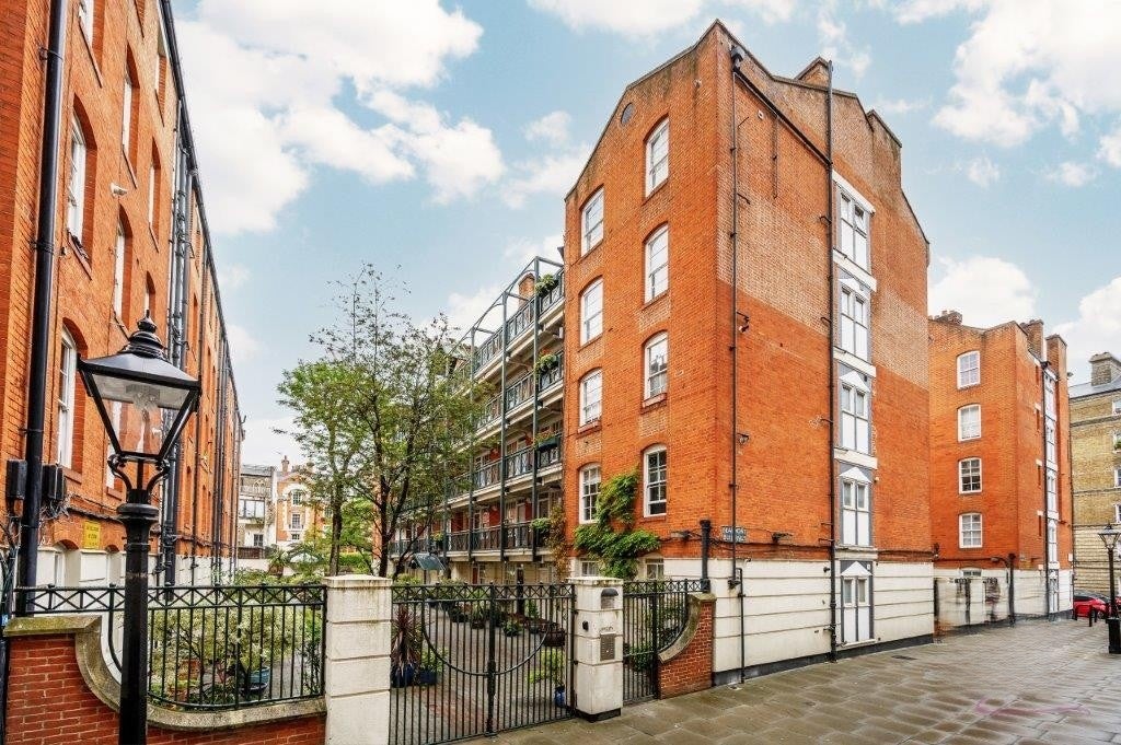 Flat Martlett Court in City of Westminster