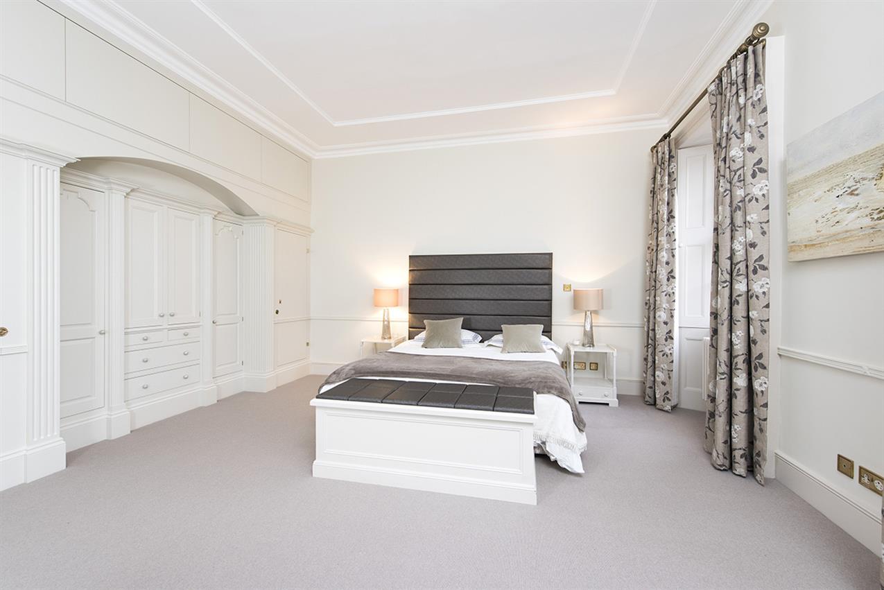 Flat Eaton Place in City of Westminster