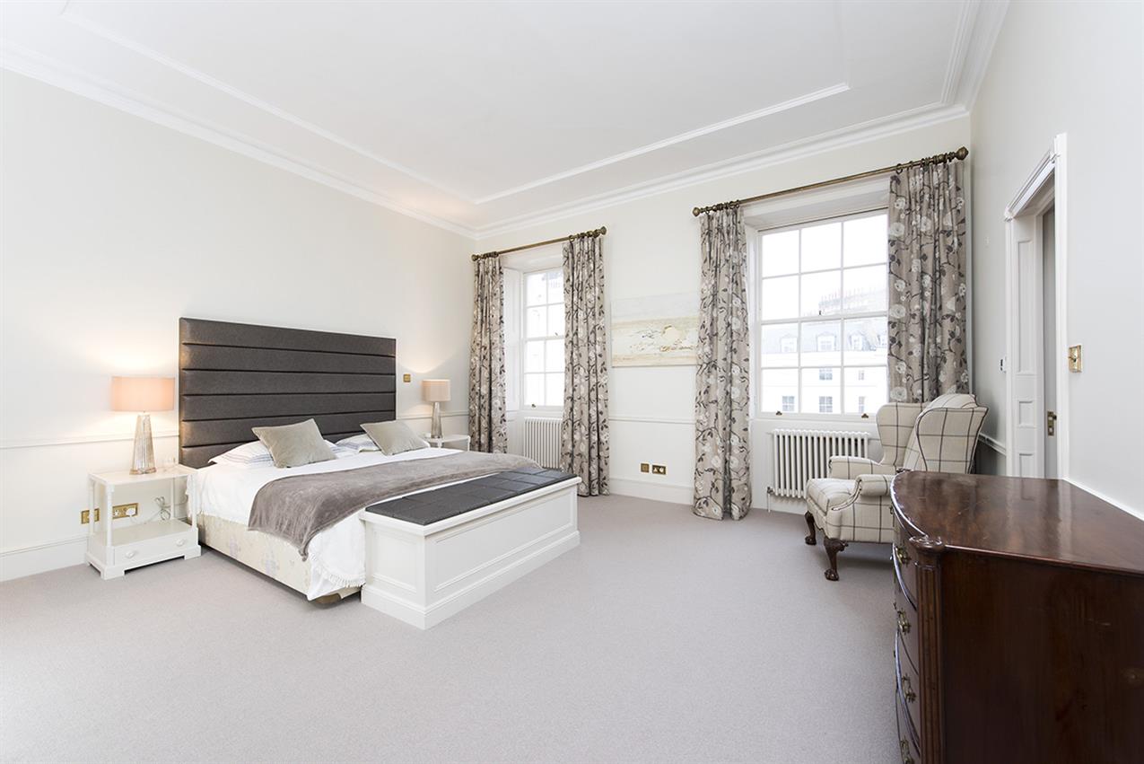 Flat Eaton Place in City of Westminster