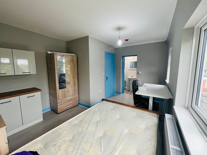 Room Charter Avenue in Coventry