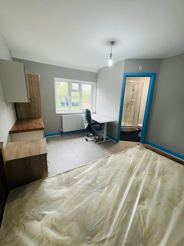 Room Charter Avenue in Coventry