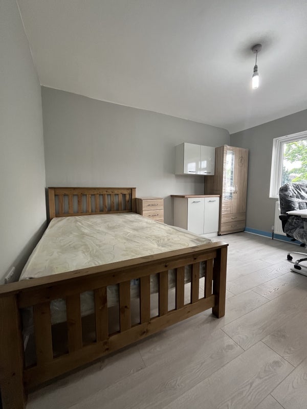 Room Charter Avenue in Coventry