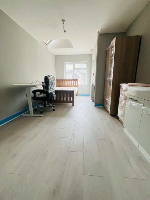 Room Charter Avenue in Coventry