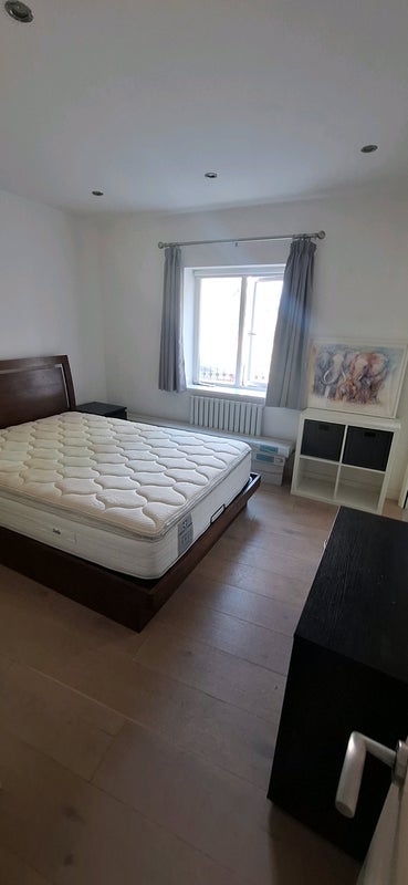 Room Thomas More Street in Greater London
