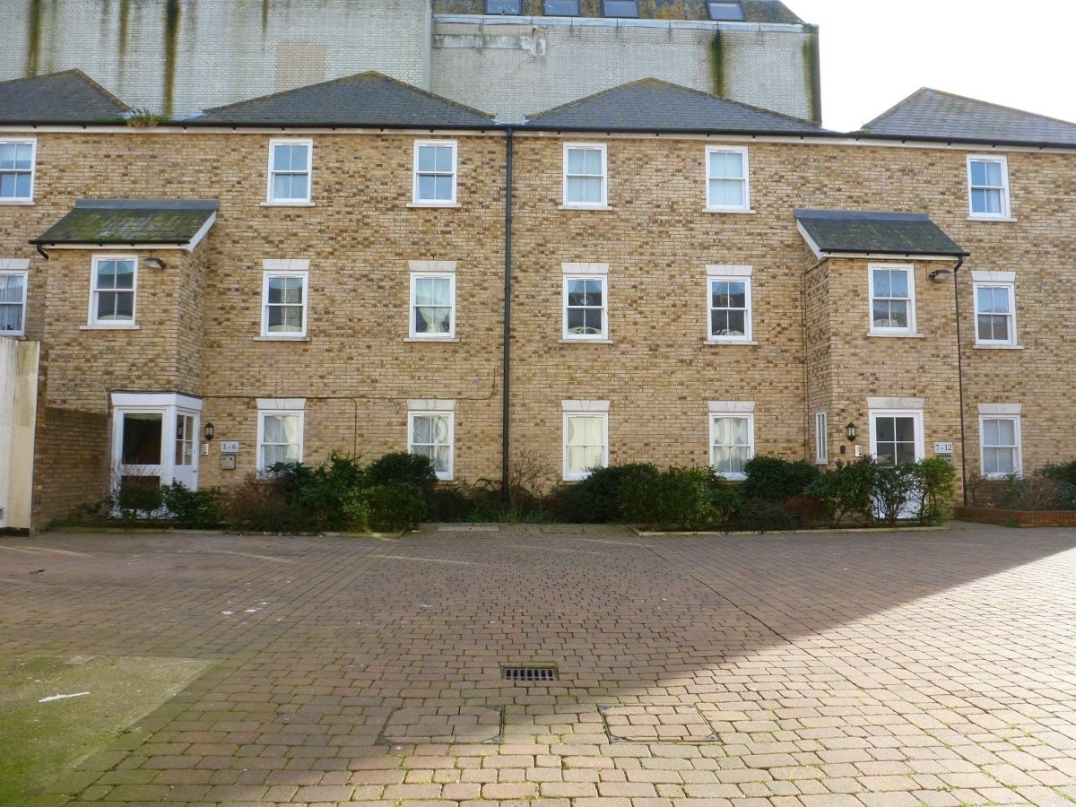 Flat Wacher Court in Canterbury