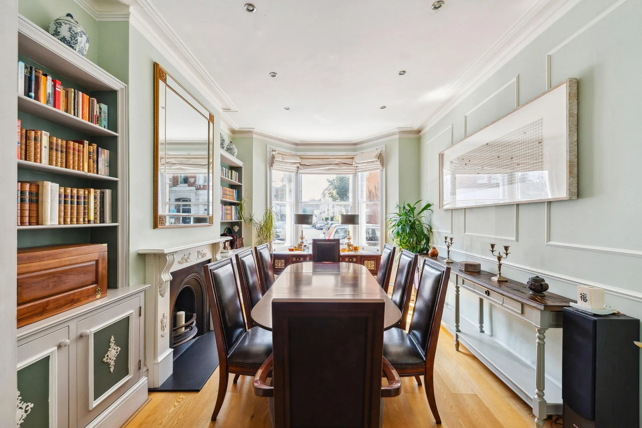 House Waldemar Avenue in Greater London