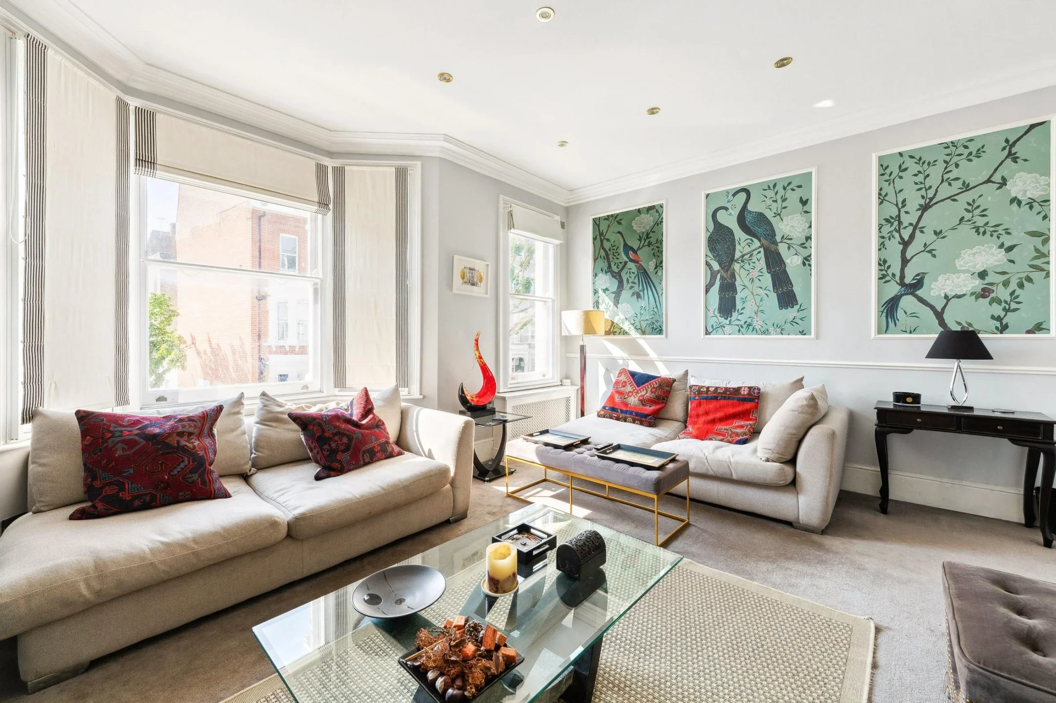 House Waldemar Avenue in Greater London