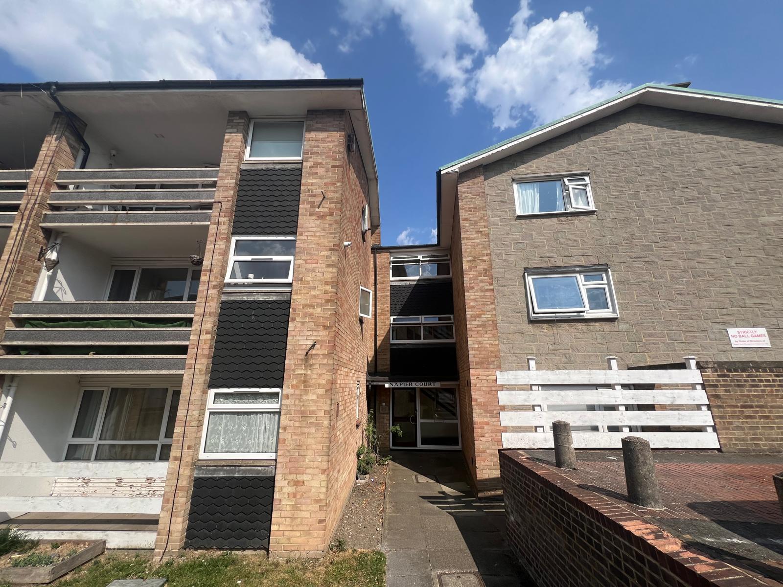 Flat Outram Road in Greater London