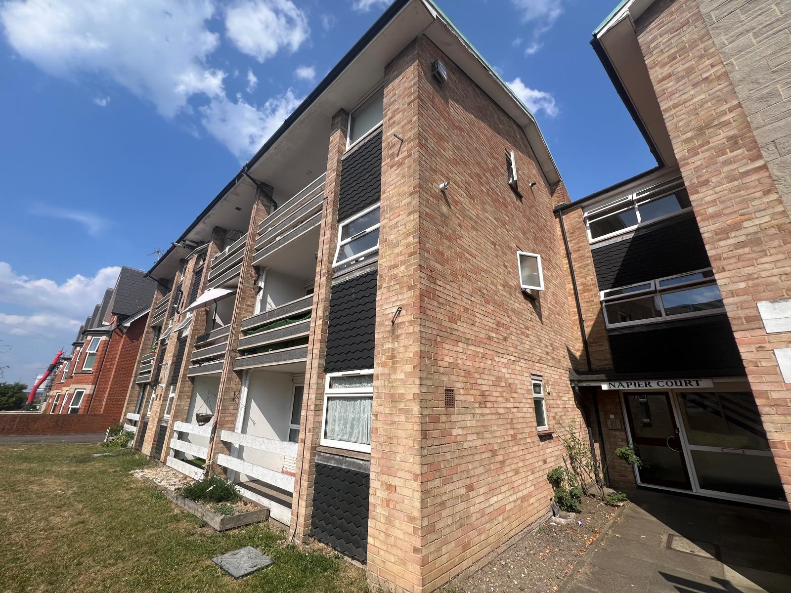 Flat Outram Road in Greater London