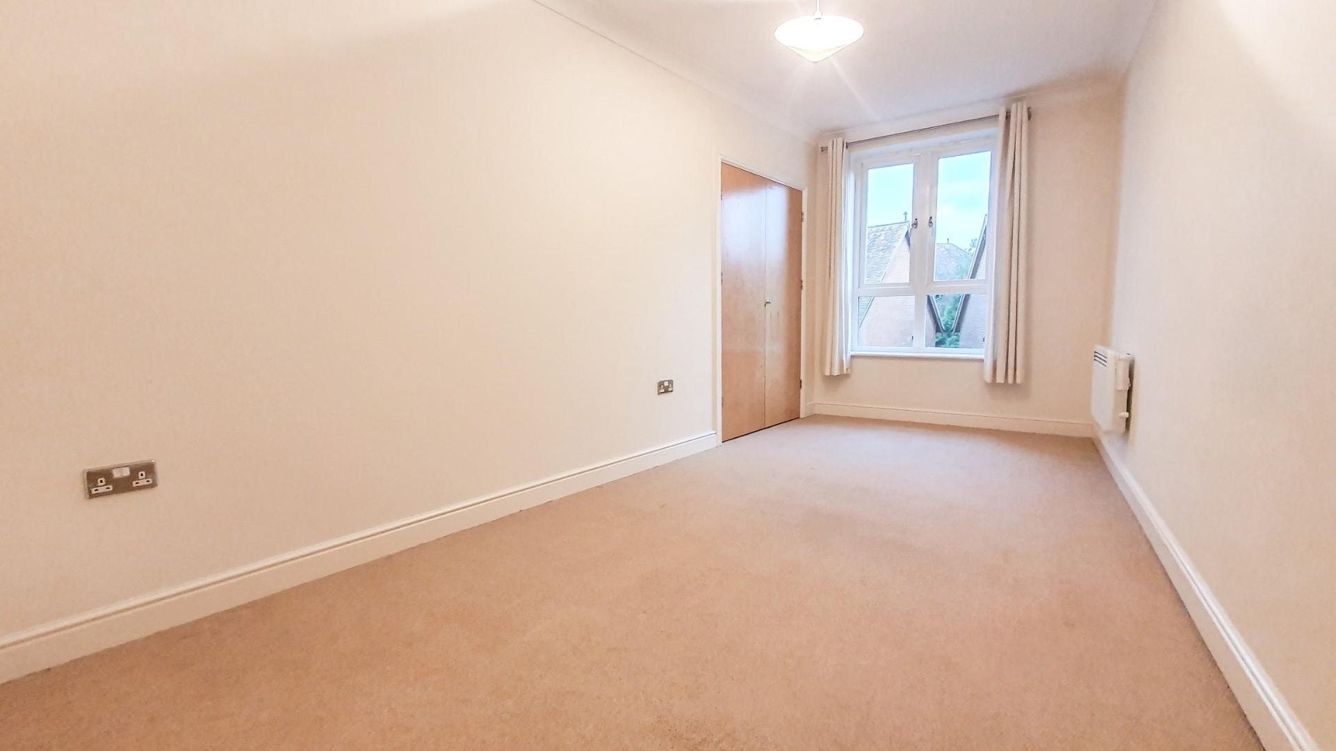 Flat Ashbourne Gardens in East Hertfordshire