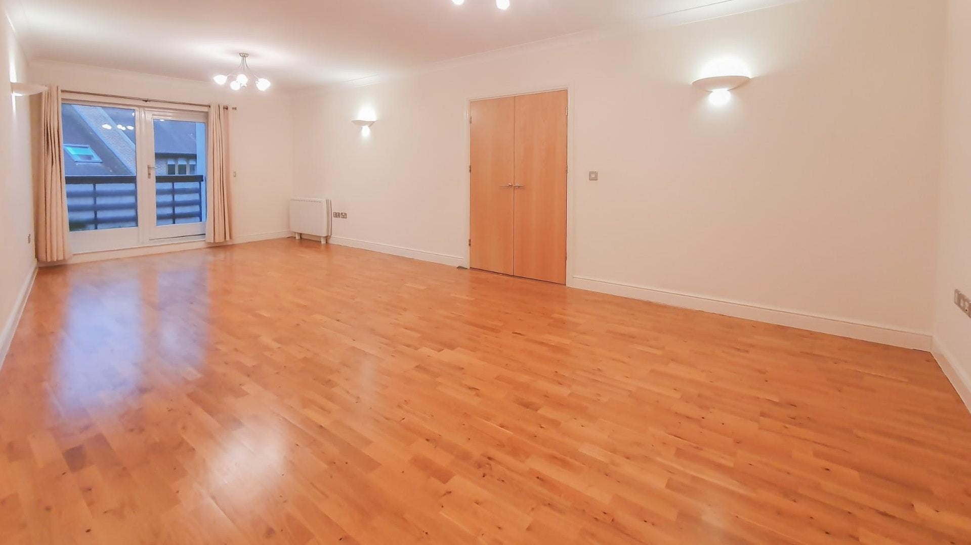 Flat Ashbourne Gardens in East Hertfordshire
