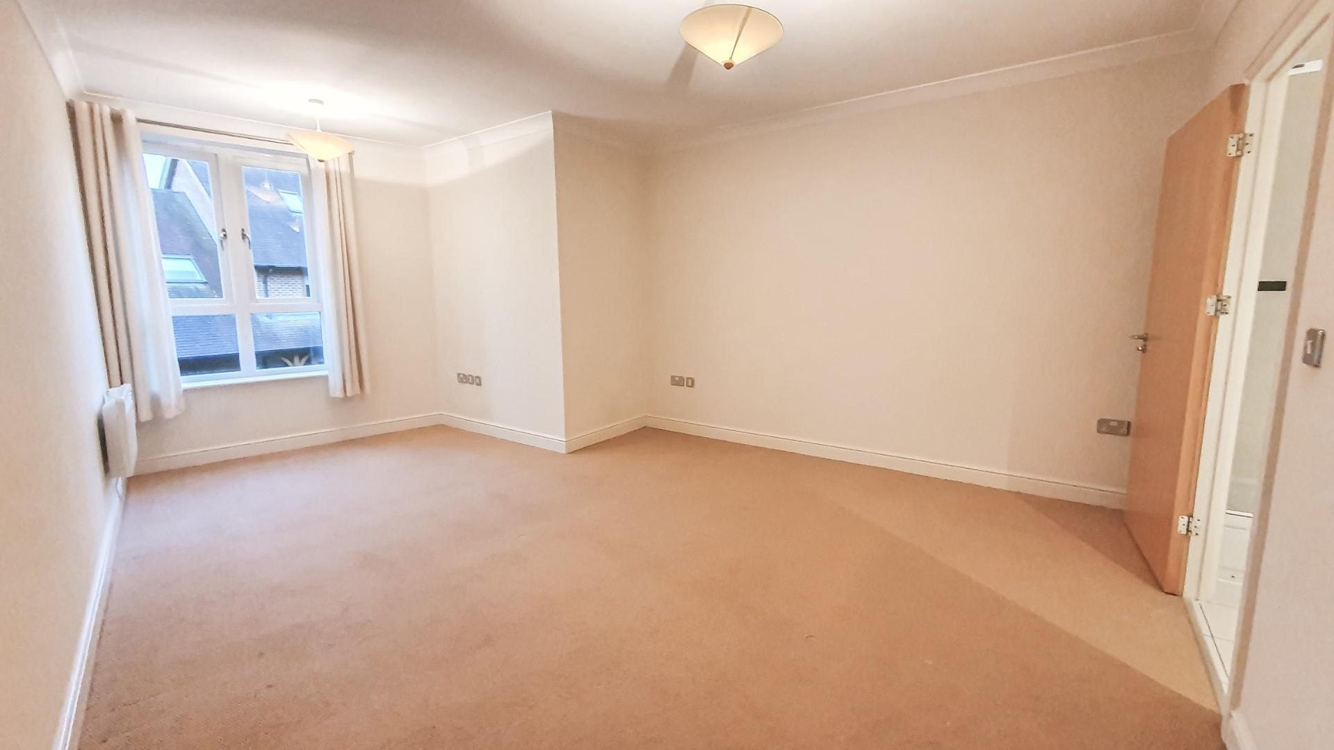 Flat Ashbourne Gardens in East Hertfordshire