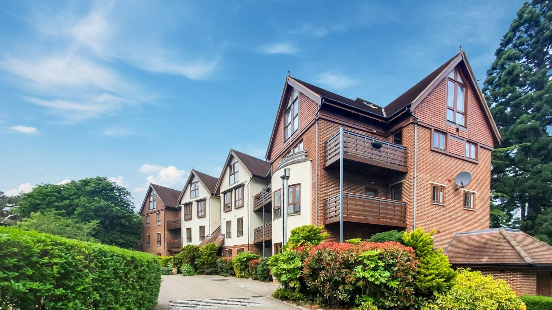 Flat Ashbourne Gardens in East Hertfordshire