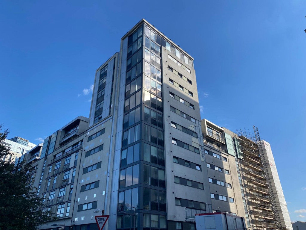Flat Castlebank Place in Glasgow