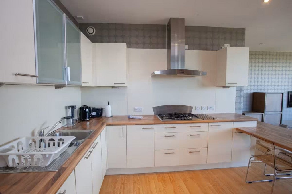 Flat Castlebank Place in Glasgow