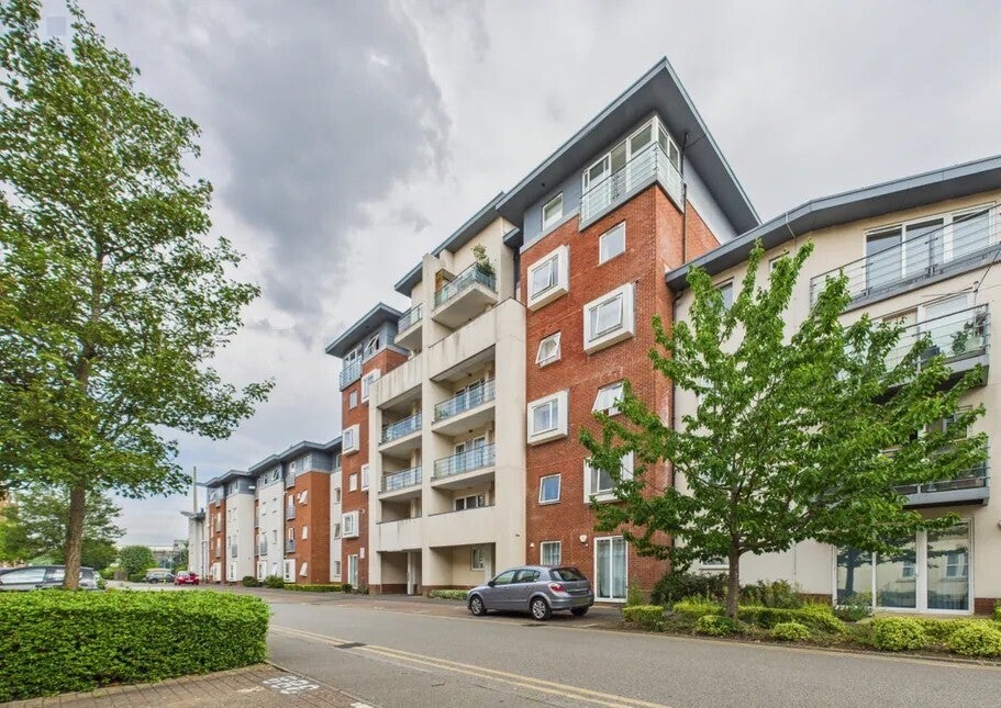 Flat Coxhill Way in Aylesbury