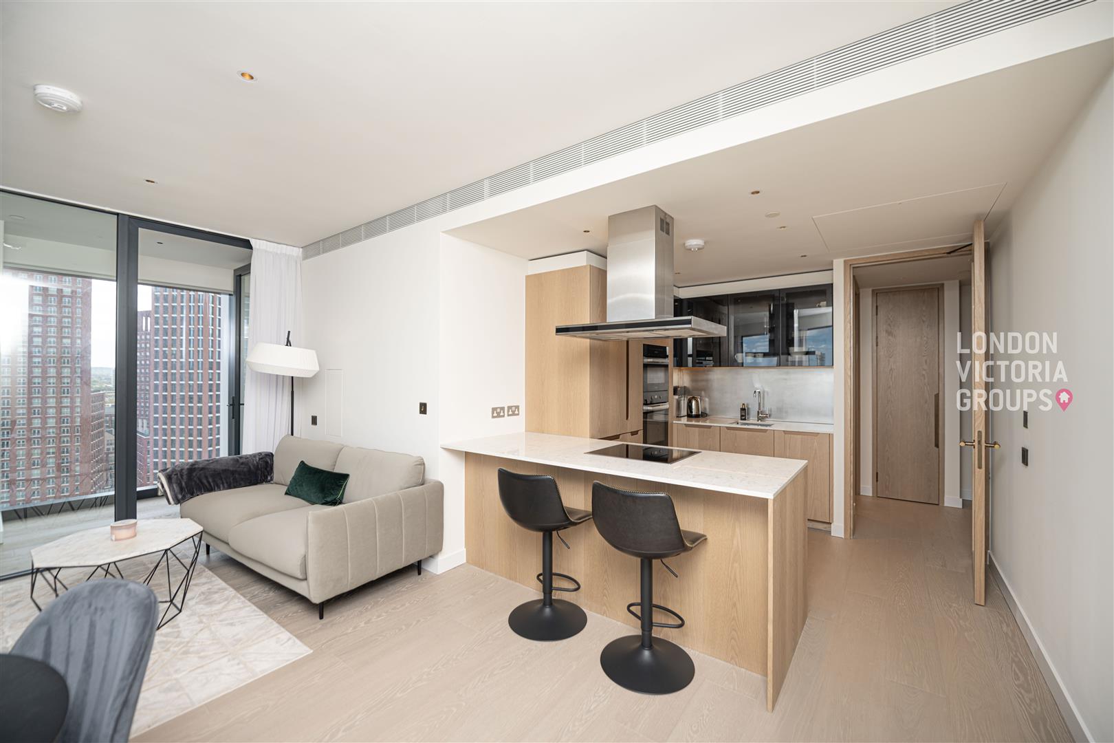 Flat Nine Elms Lane in Greater London