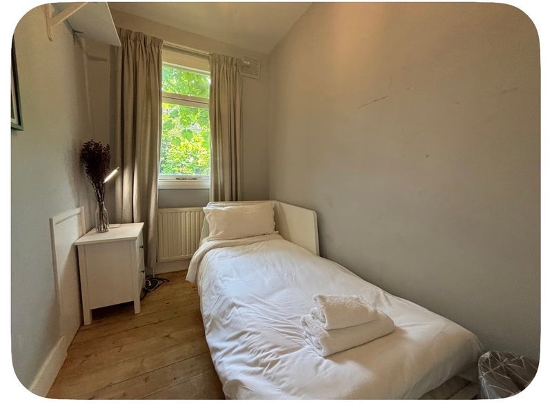Room Brunswick Road in Greater London