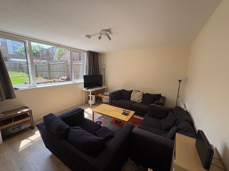 Room Ryde Vale in Greater London