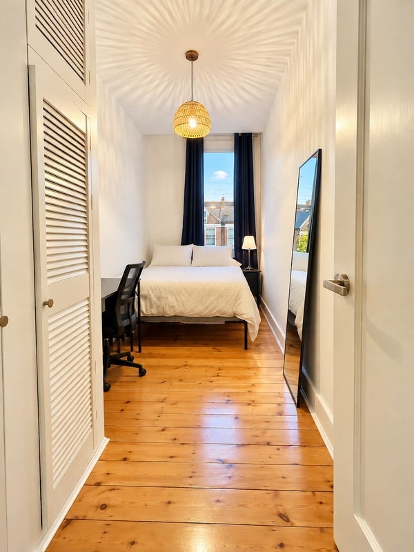 Room Killyon Road in Greater London