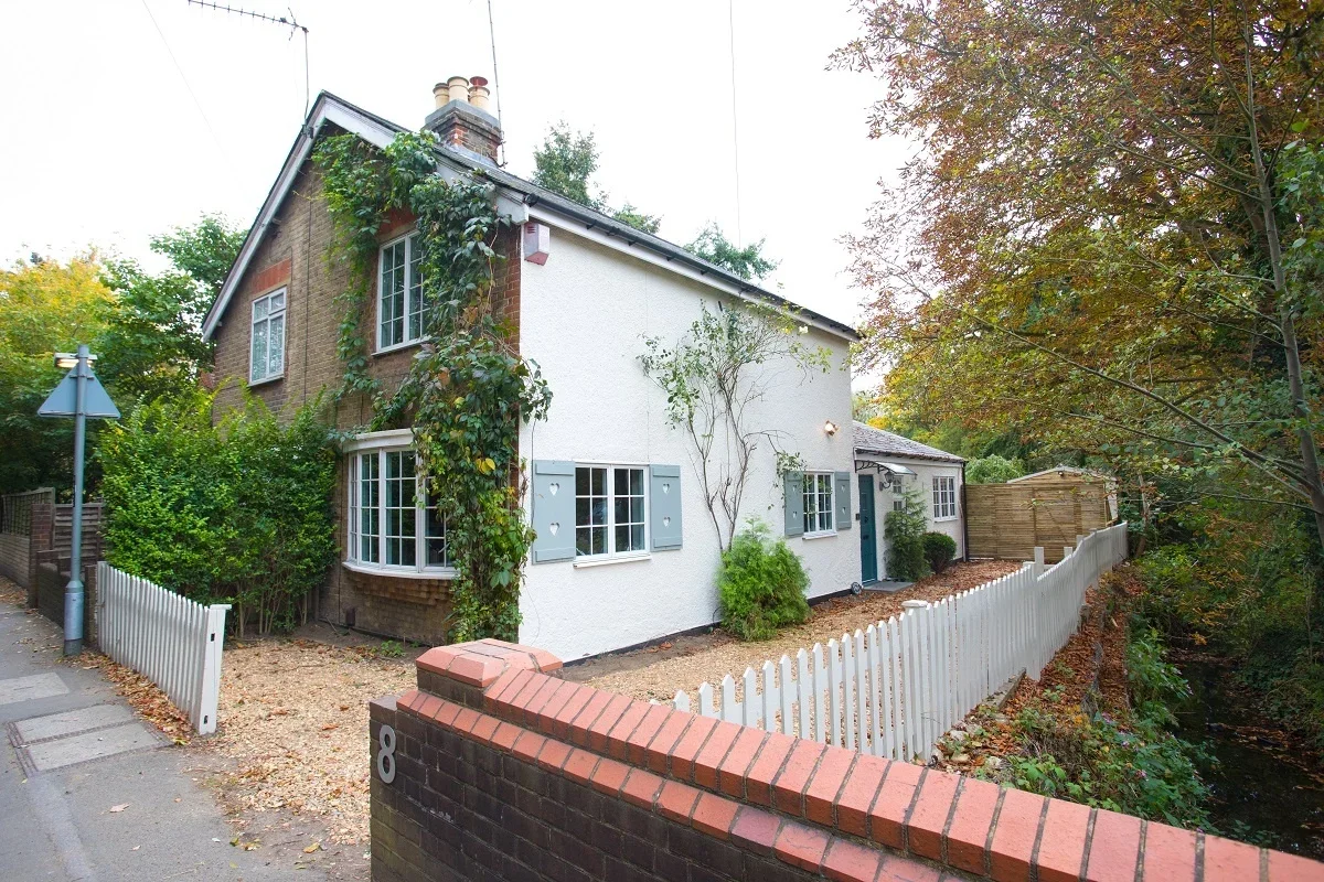 House Hare Lane in Elmbridge