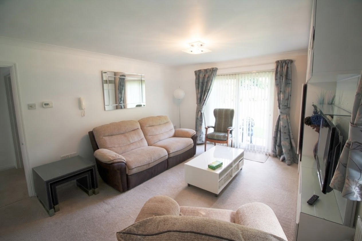 Flat Salisbury Road in Rushmoor