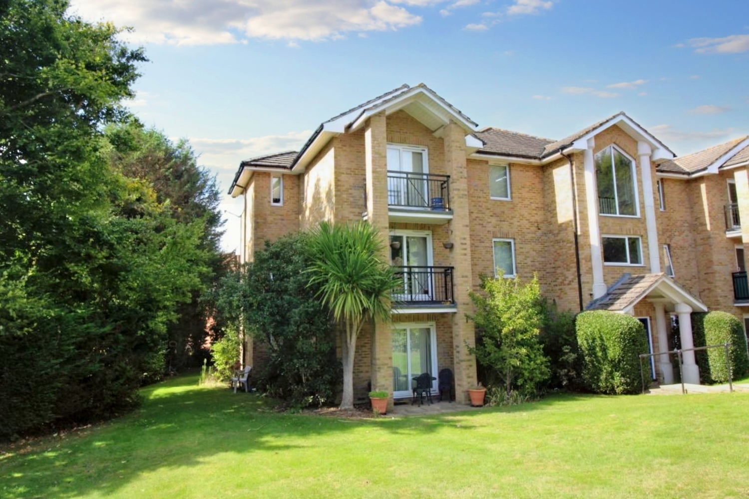 Flat Salisbury Road in Rushmoor
