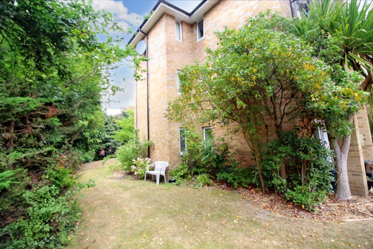 Flat Salisbury Road in Rushmoor