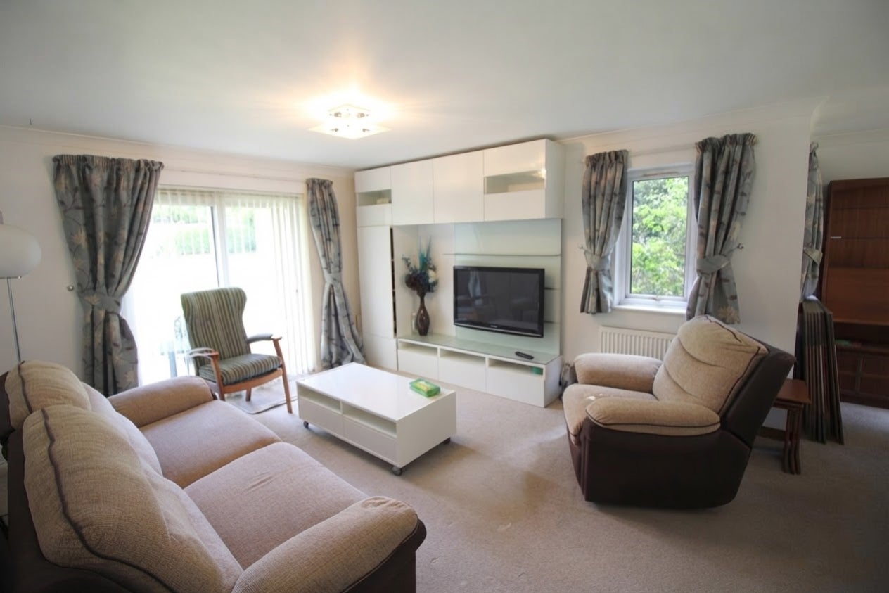 Flat Salisbury Road in Rushmoor
