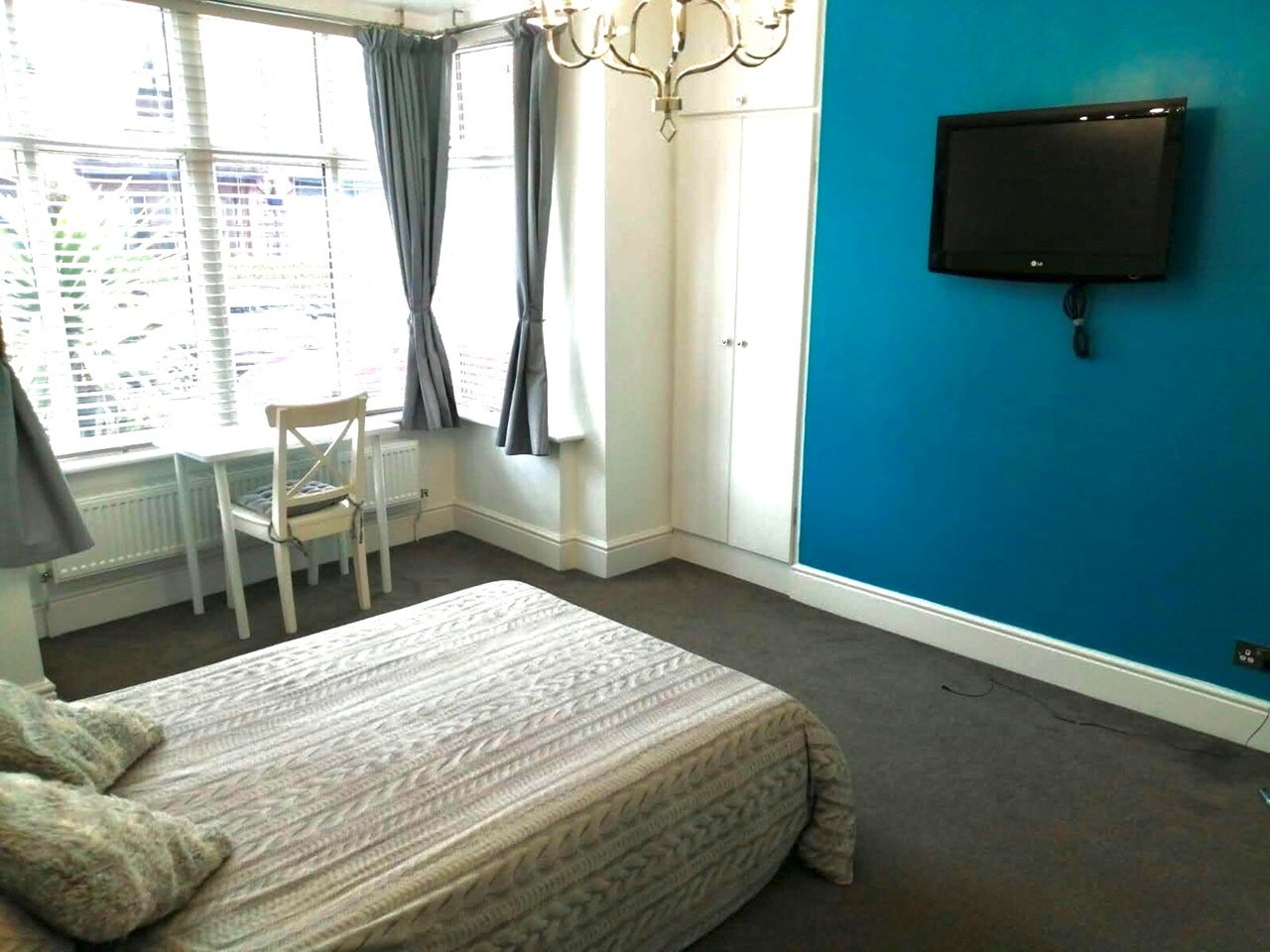 Room Ashland Avenue in Wigan