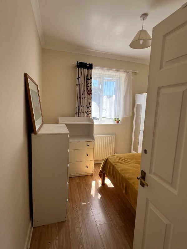 Room Guild Road in Greater London