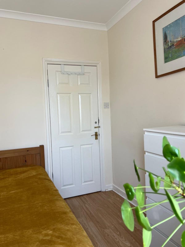 Room Guild Road in Greater London