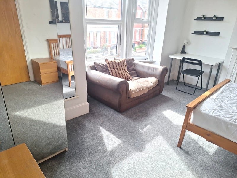 Room King Edward Road in Maidstone