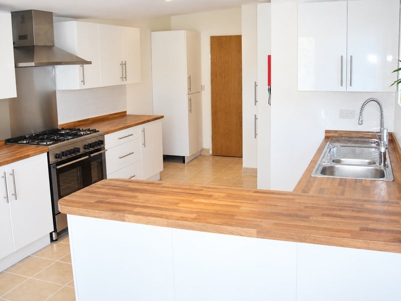Room King Edward Road in Maidstone