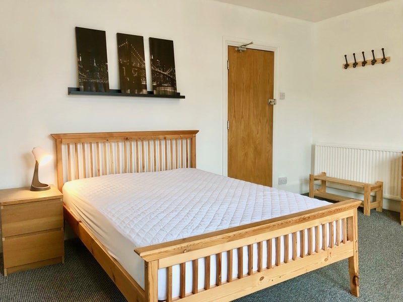 Room King Edward Road in Maidstone