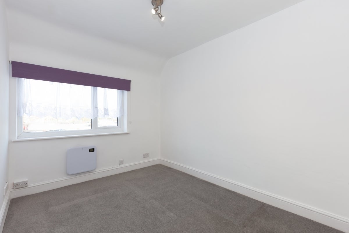 Flat Buckingham Crescent in Cherwell District