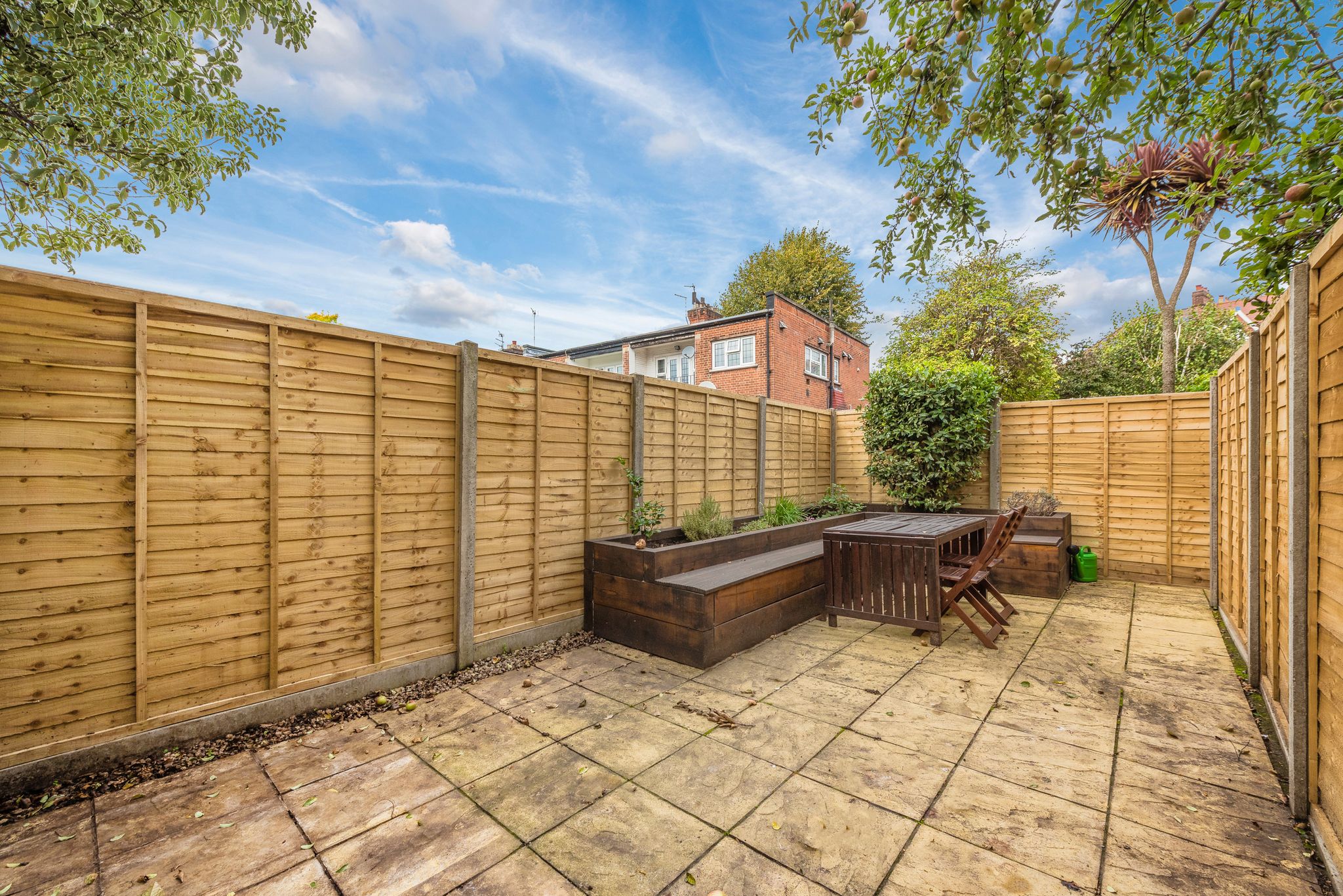Flat Ravenscroft Road in Greater London