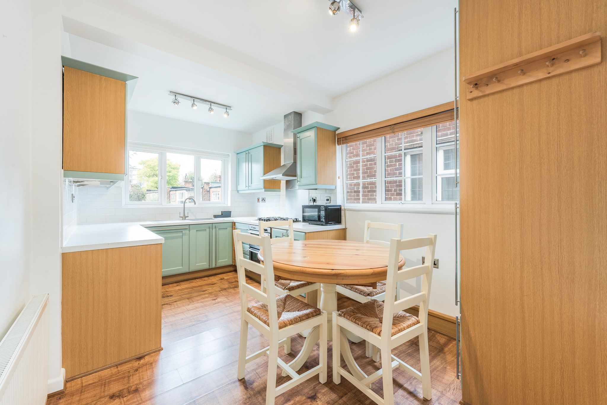 Flat Ravenscroft Road in Greater London