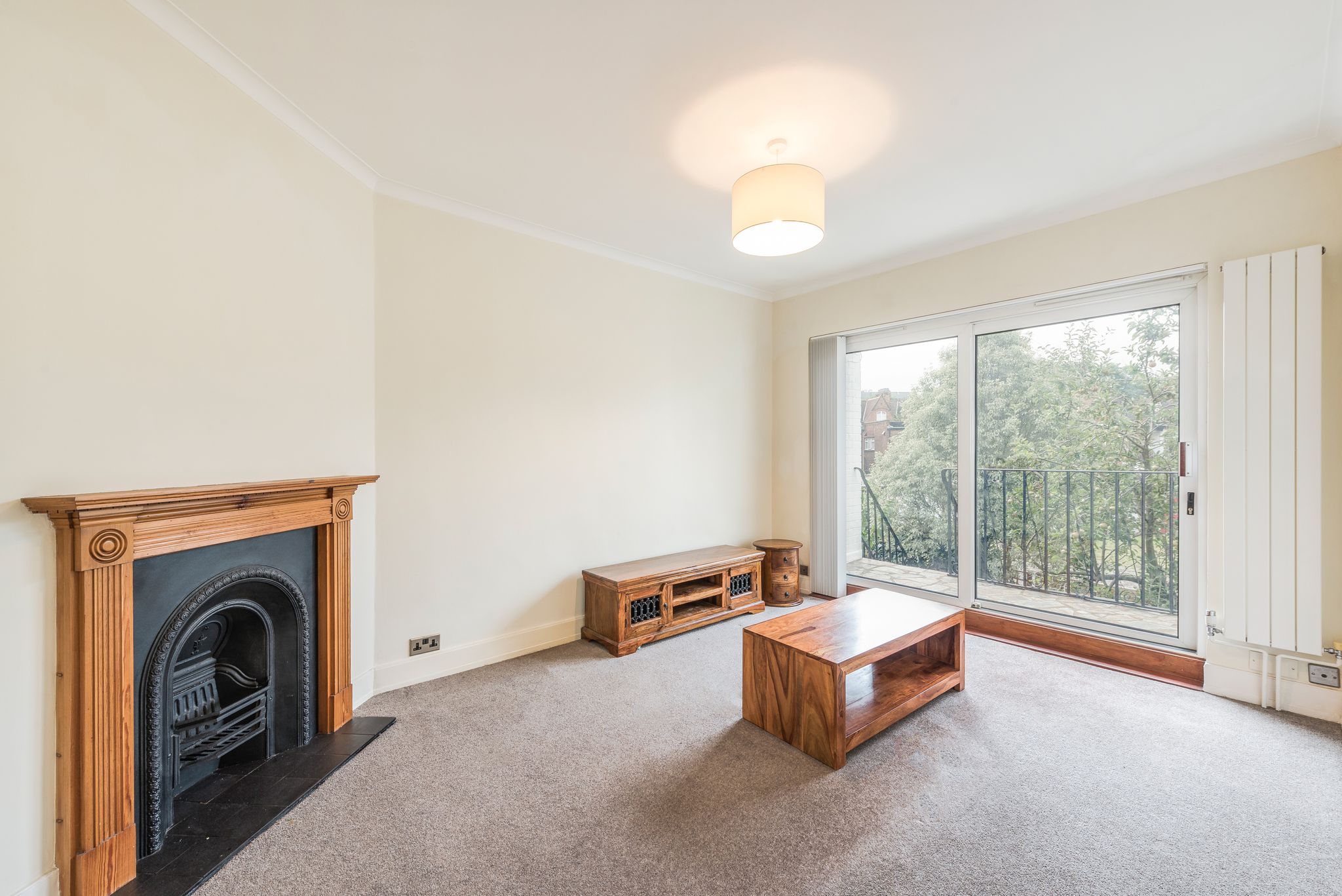 Flat Ravenscroft Road in Greater London