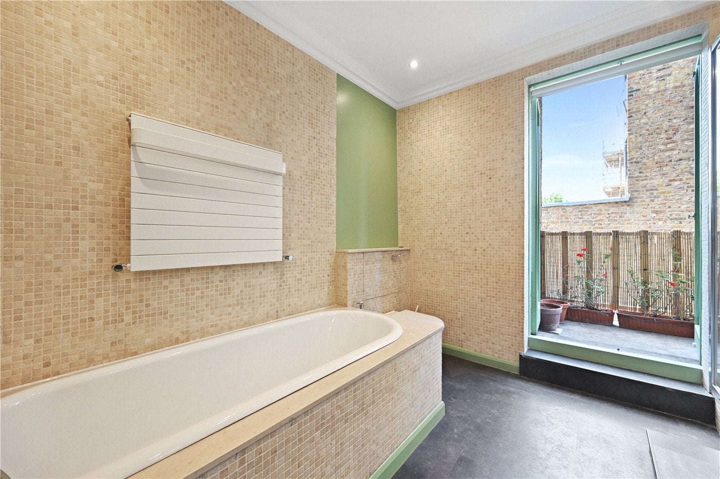 Flat Kensington Park Road in Greater London