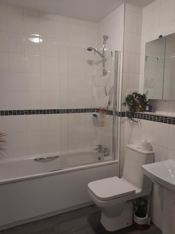 Room Margaret Rose Drive in City of Edinburgh