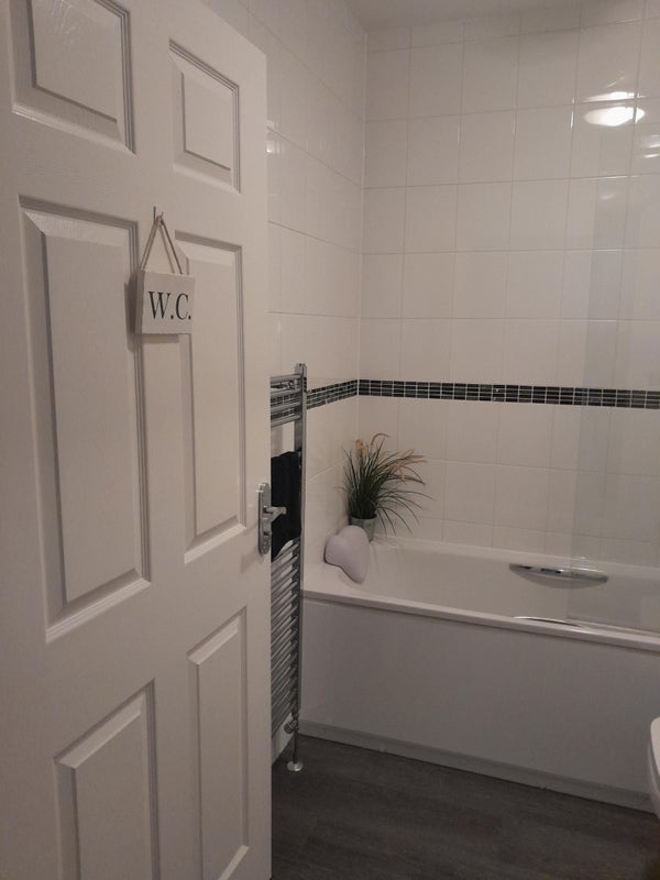 Room Margaret Rose Drive in City of Edinburgh