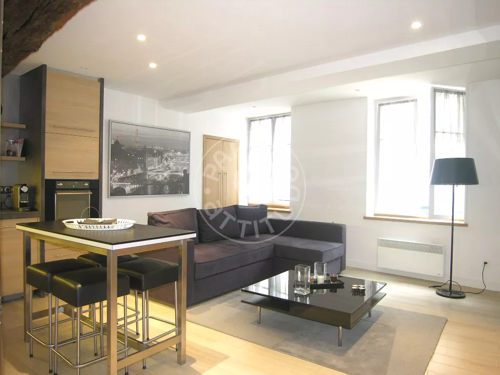 Flat Rue Mouffetard in Paris