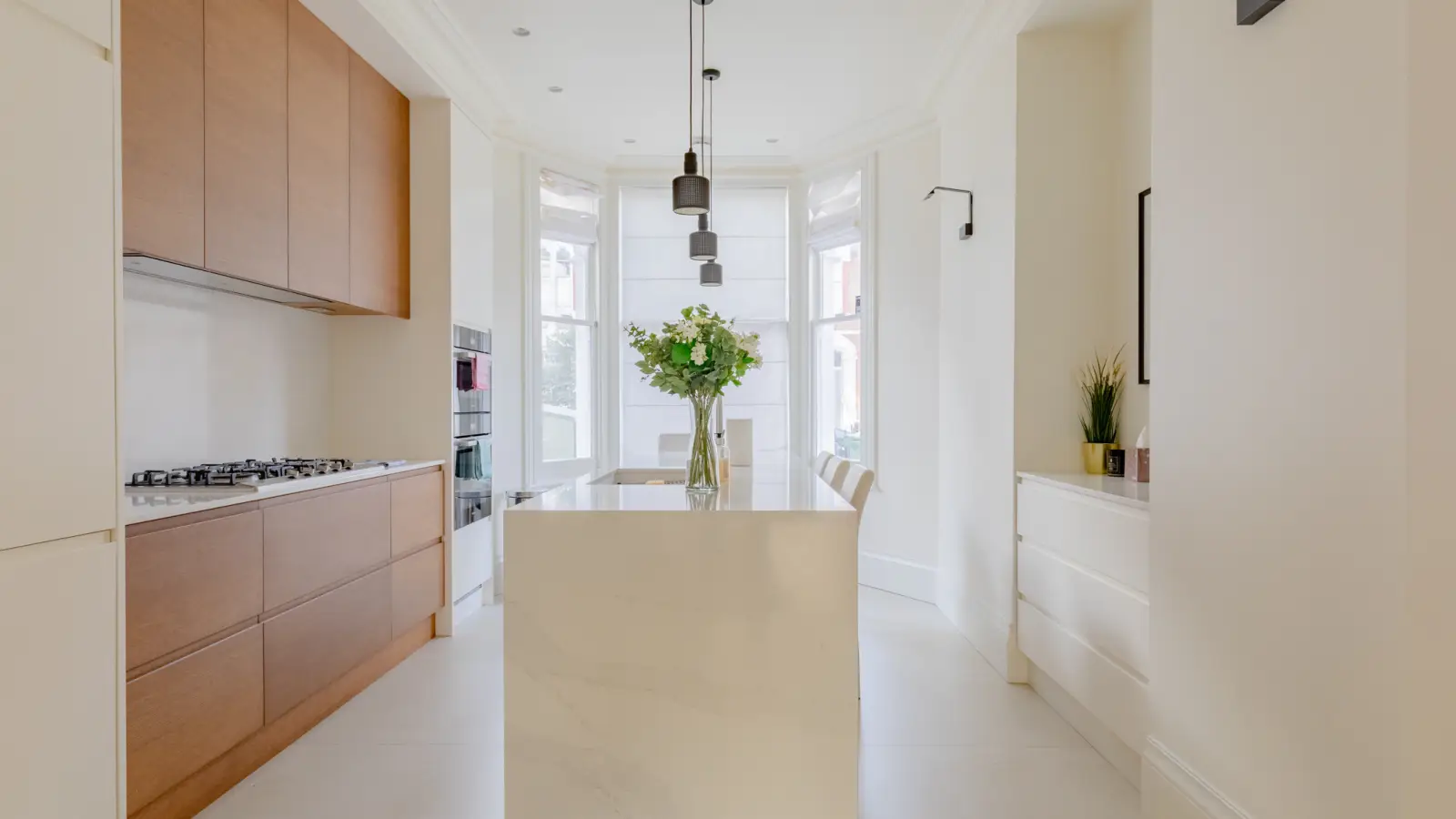 Flat Melrose Gardens in Greater London