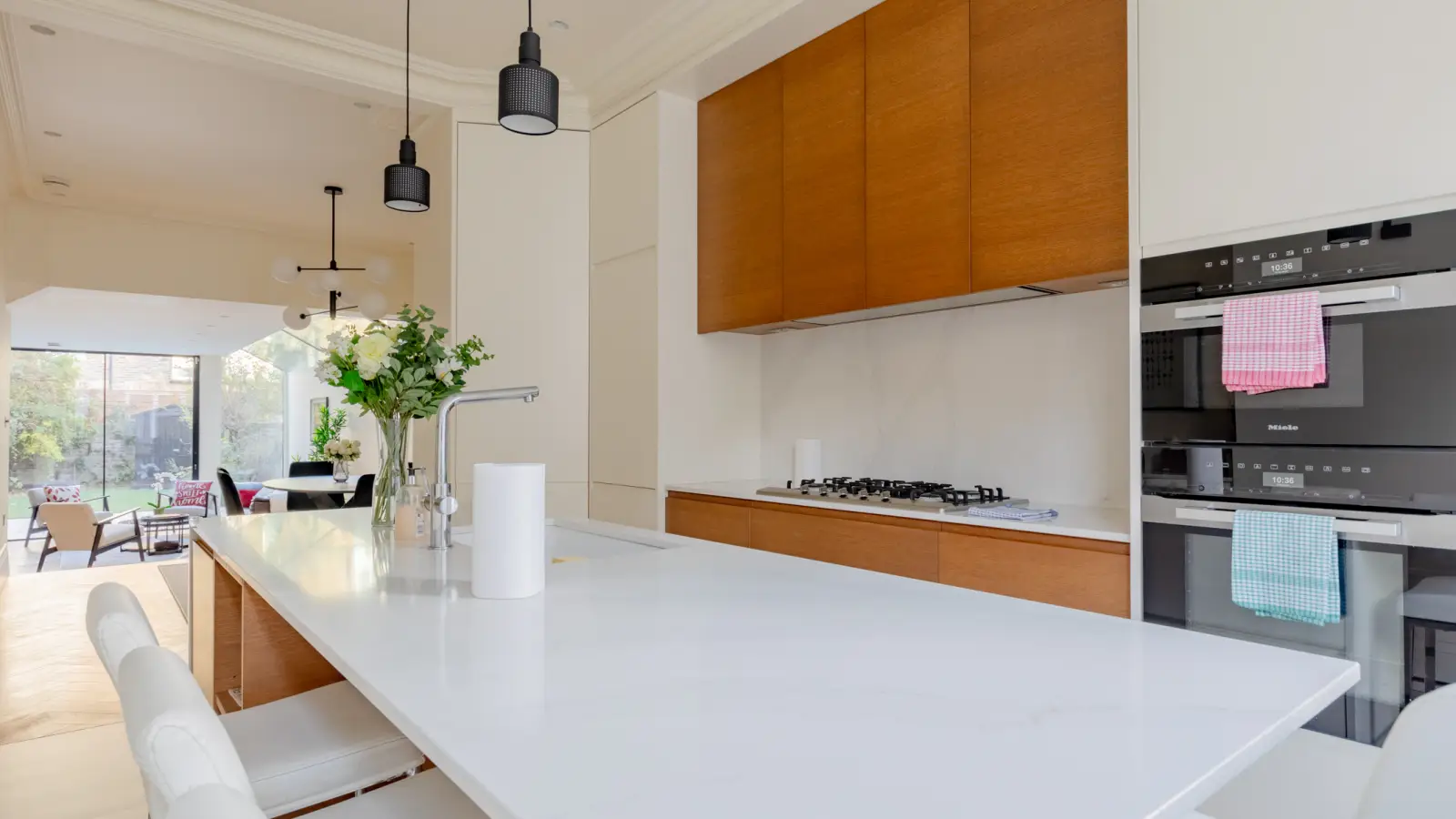 Flat Melrose Gardens in Greater London