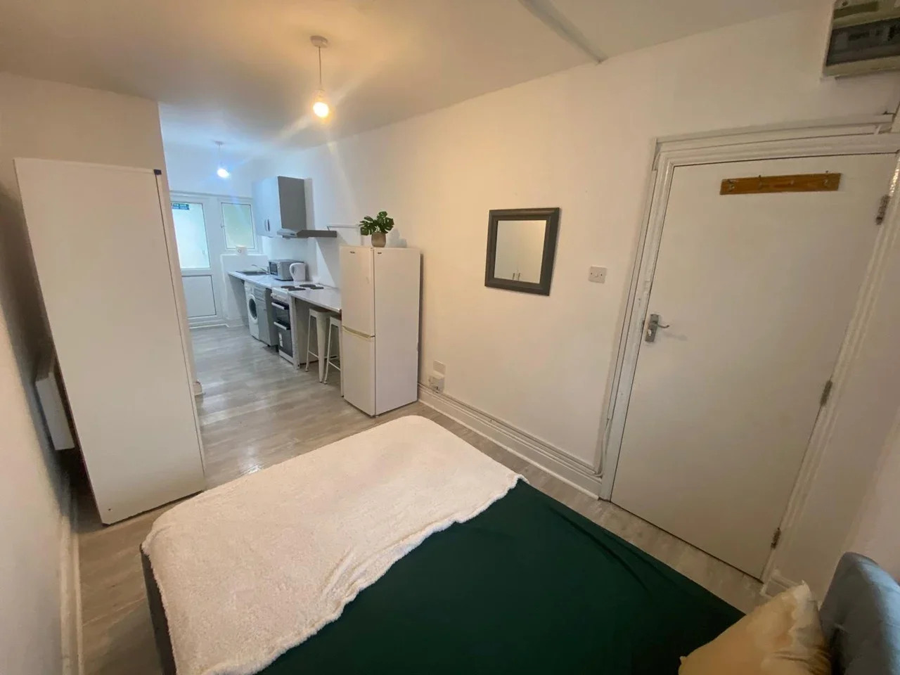 Flat Neasden Lane in Greater London