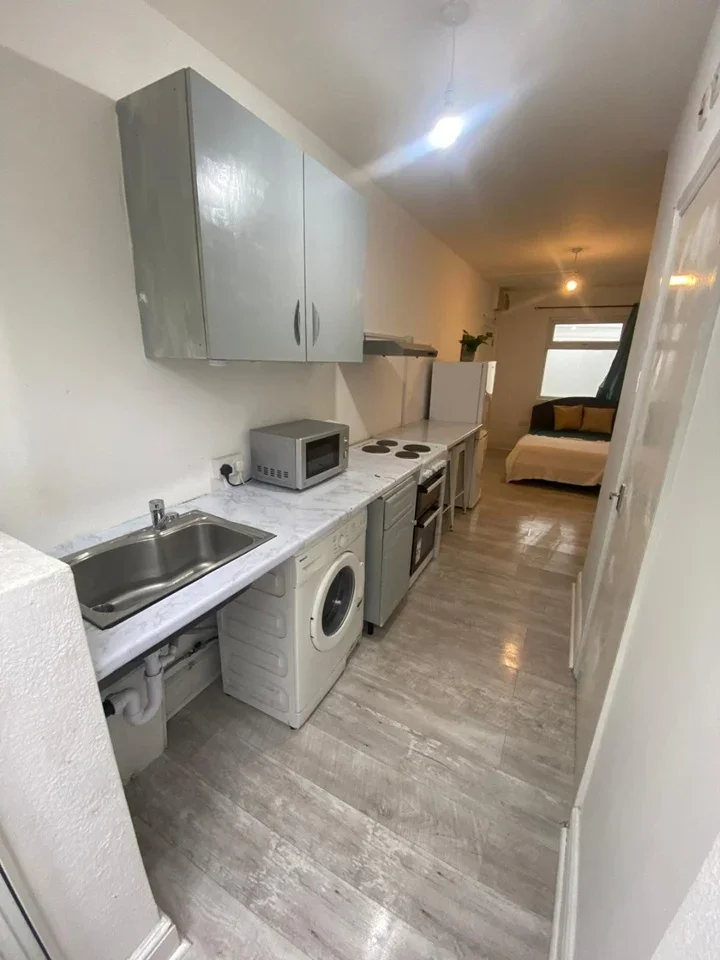 Flat Neasden Lane in Greater London