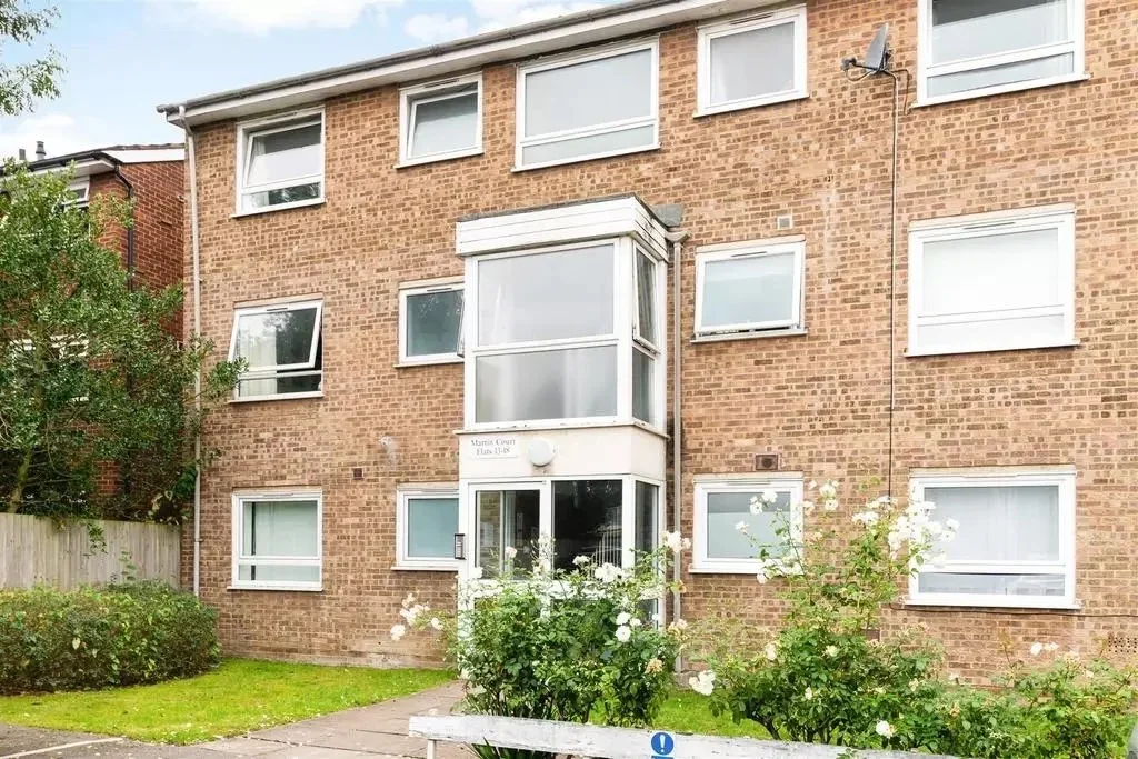Flat Pelham Road in Greater London
