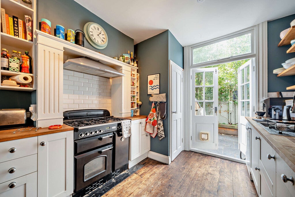 Flat Shenley Road in Greater London