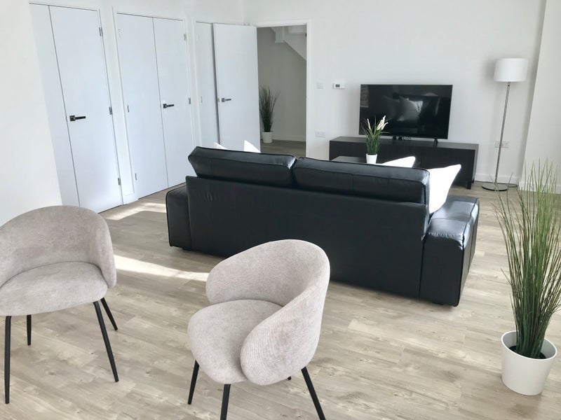 Room Newport Avenue in Greater London